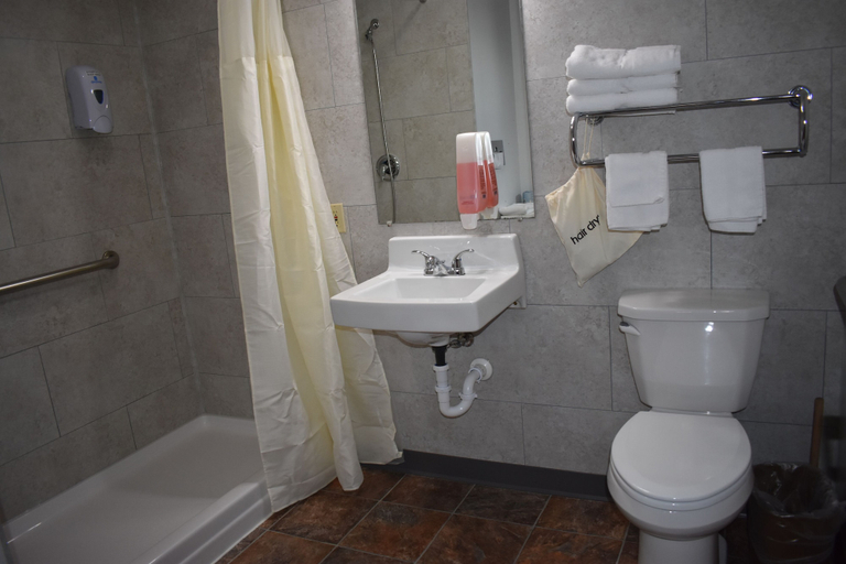 Bathroom 5, Heartland Hotel and Suites, Sioux