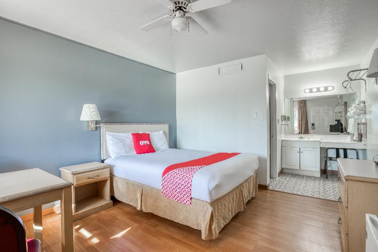 Bedroom 2, OYO Hotel Baton Rouge Mid City, East Baton Rouge