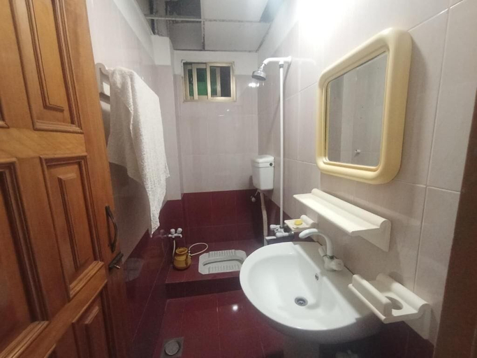 Bathroom 4, Al Amarat Hotel, Karachi