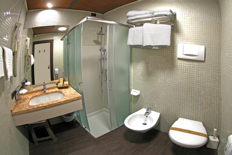 Bathroom 4, Hotel La Paul, Brescia
