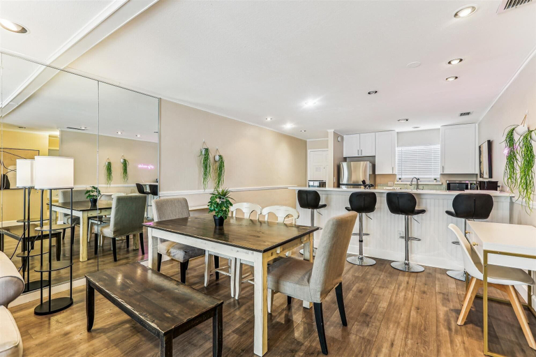 Room 4, 30 Off Monthly Free Tickets on Short Stays, Saint Johns