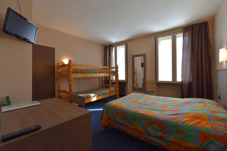 Bedroom 3, Logis Hotel Saint Jacques, Drôme