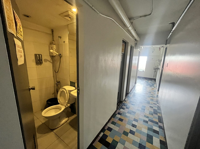Bathroom 3, Junction Hostel Poblacion Makati Avenue, Makati City