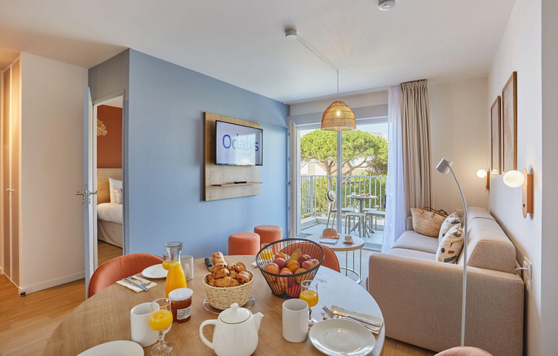 Living room 2, Apartment in Royan near Sandy Beaches, Charente-Maritime