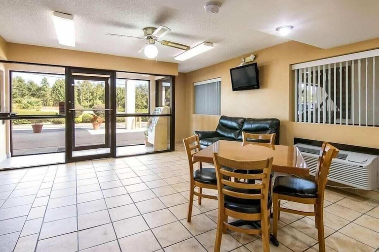 Reception 4, HomeTown Inn & Suites, Bibb