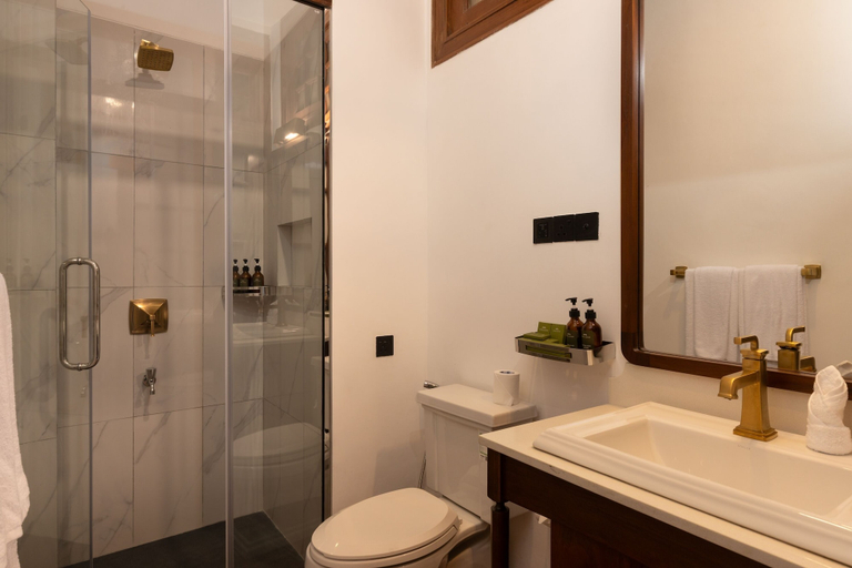 Bathroom 3, Hotel Suisse, K.F.G. & G. Korale