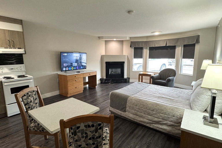 Bedroom 3, Western Budget Motel 1, Division No. 11