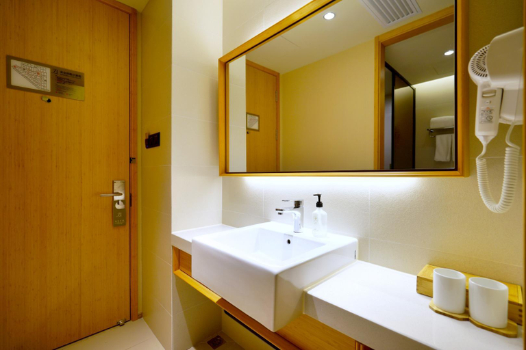 Bathroom 3, Ji Hotel Shanghai Xinzhuang Longemont, Shanghai