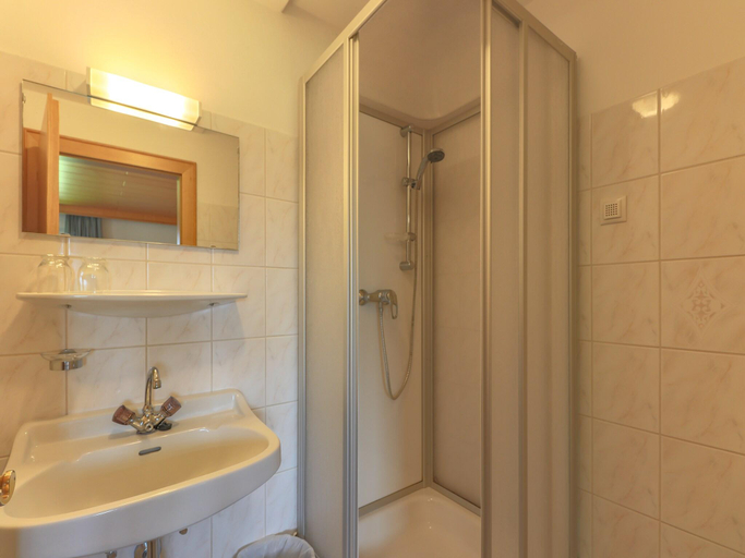 Bathroom 3, Farmhouse Mittersill near KitzSki Slopes, Zell am See