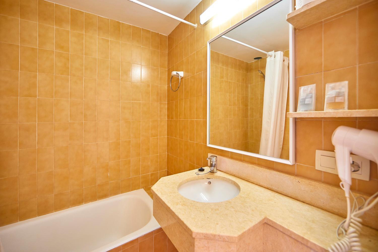 Bathroom 4, Gavimar Ariel Chico Hotel and Apartments, Baleares