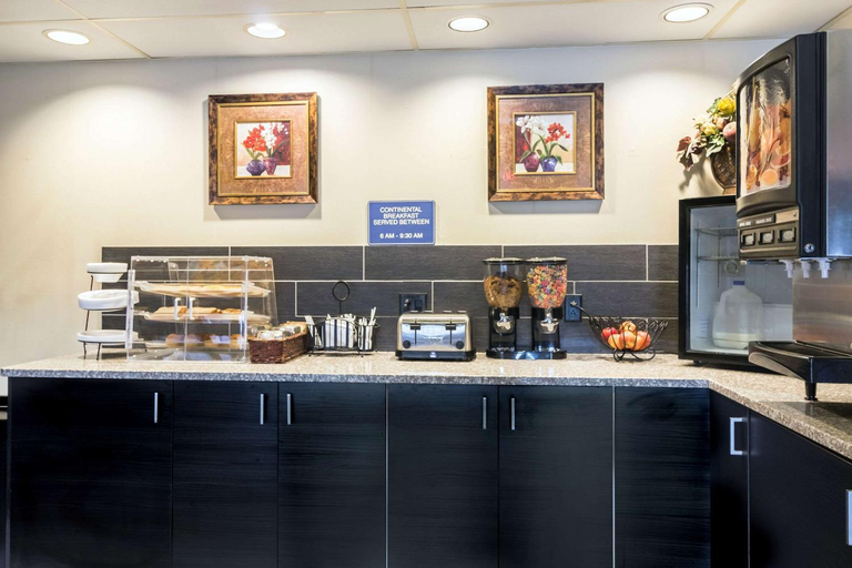 Food & Drinks 5, Red Wing Inn and Suite, Goodhue