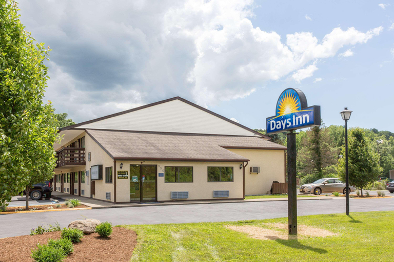 Exterior & Views 2, Days Inn by Wyndham Athens, Athens