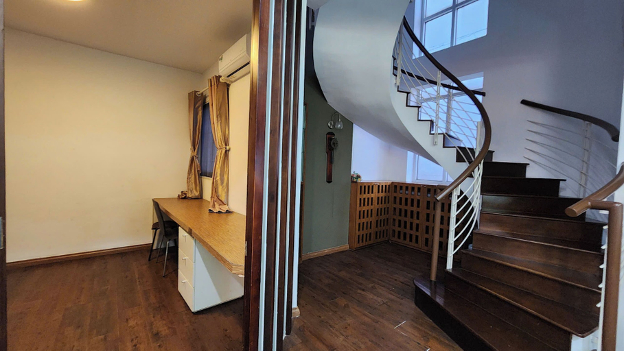 Others 5, Central Garden Building - D1 Centre, District 1