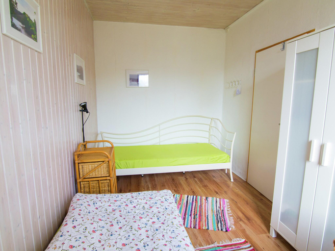 Bedroom 2, Geraumiges Ferienhaus in Hessen mit Garten, Waldeck-Frankenberg
