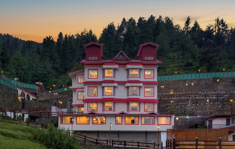 Exterior & Views