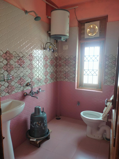 Bathroom 1, New Summer Capital, Shimla