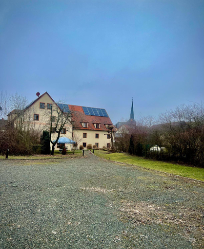 Others 3, Hotel das rot, Lichtenfels