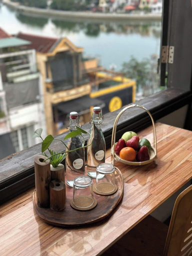 Food & Drinks 5, Queen's Motel, Huế