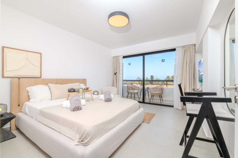 Room 4, Finikoudes Marina View 202, Larnaca