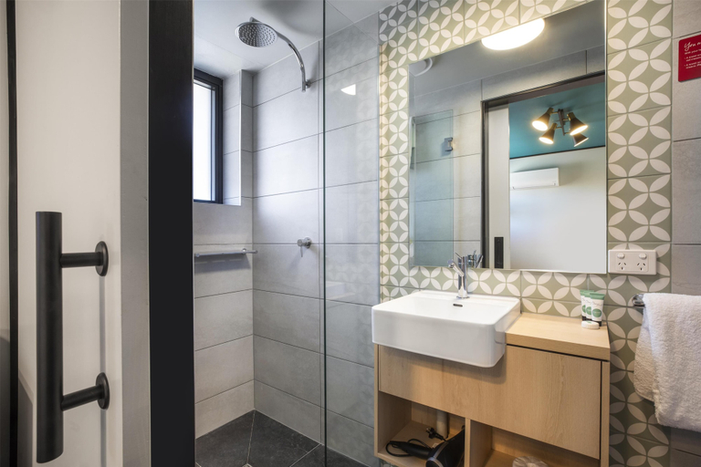 Bathroom 4, Nightcap at Prince of Wales Hotel, Nundah