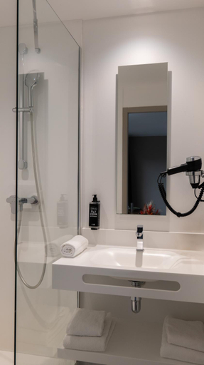 Bathroom 3, Hotel LES GENETS - Restaurant ATEA, Pyrénées-Atlantiques