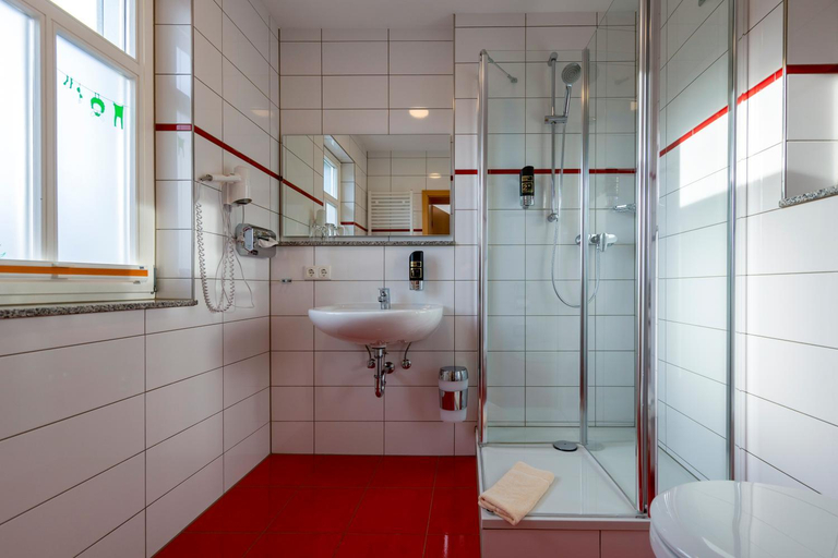 Bathroom 3, ランドガストホフ ツア タンネ, Gotha