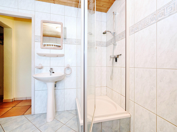 Bathroom 3, Holiday Home in Schznberg with Jacuzzi, Liège