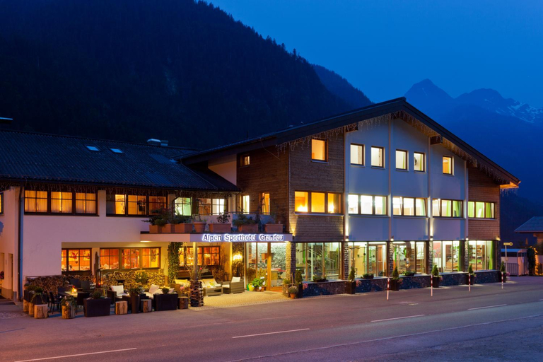 Exterior & Views 1, Boutiquehotel Grandau, Bludenz