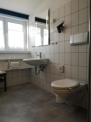 Bathroom 5, Hotel Dat greune Eck, Heidekreis