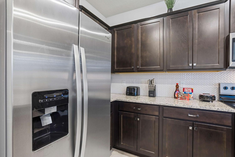 5, Brand New 5 bed Villa in Windsor Cay, Lake
