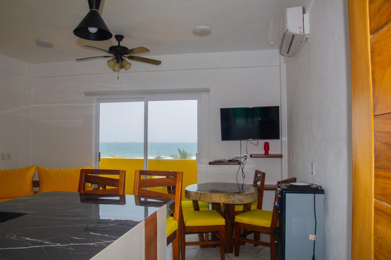 Others 4, Hotel Happy Beach, José Azueta