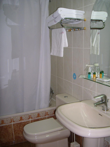 Bathroom 2, Hostal Centro Sol, Madrid