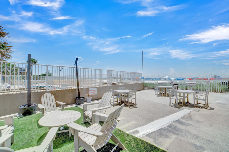 Food & Drinks, Gulf House 401, Baldwin