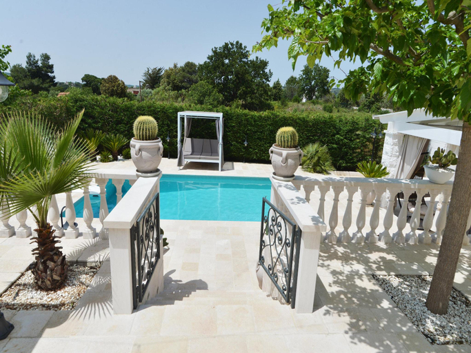 Others 4, Villa in Apulia with Pool and Barbecue, Bari
