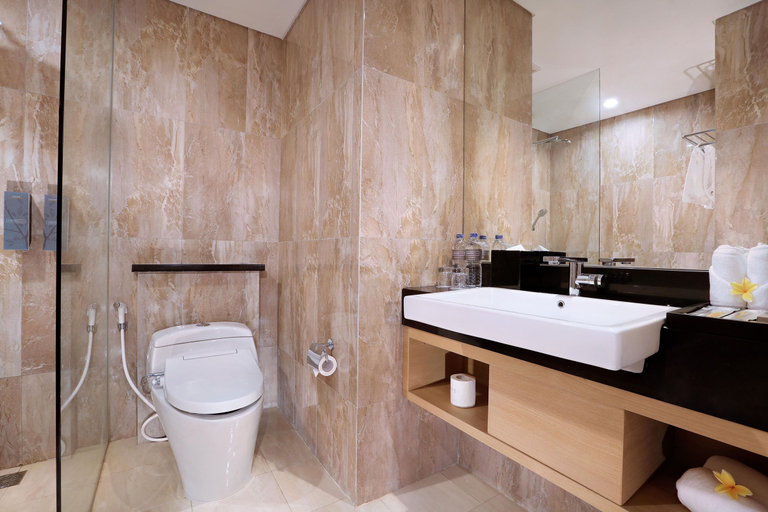 Bathroom 5, Harper Malioboro Yogyakarta by Aston, Yogyakarta