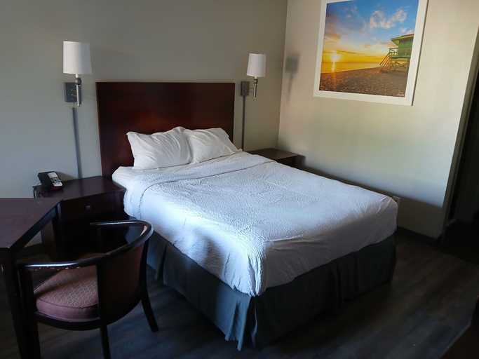 Bedroom, Days Inn & Suites by Wyndham Albuquerque West, Bernalillo