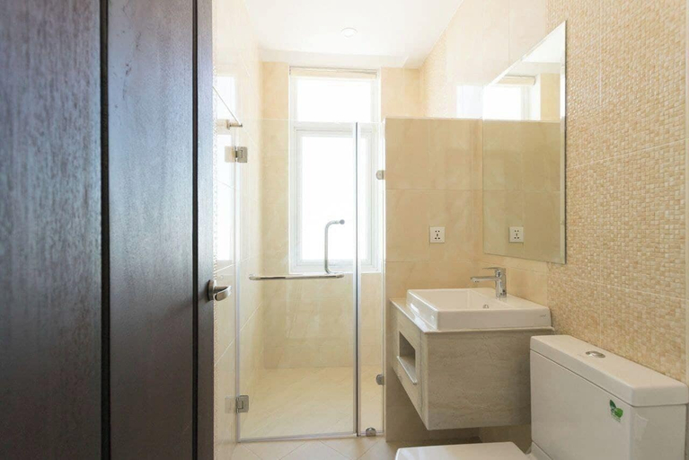 Bathroom 5, Queen Mansion Hotel & Stays, Phnom Penh