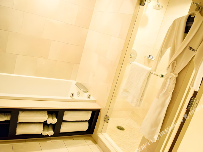 Bathroom 4, MotorCity Casino Hotel, Wayne