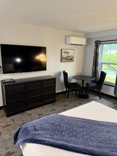 Bedroom 2, The Grant Hotel and Venue, Berrien
