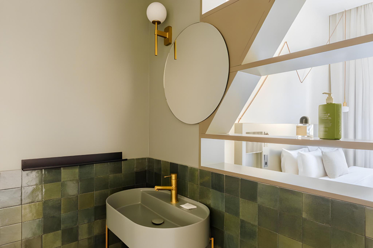 Bathroom 4, Ikonik Jean Medecin, Alpes-Maritimes