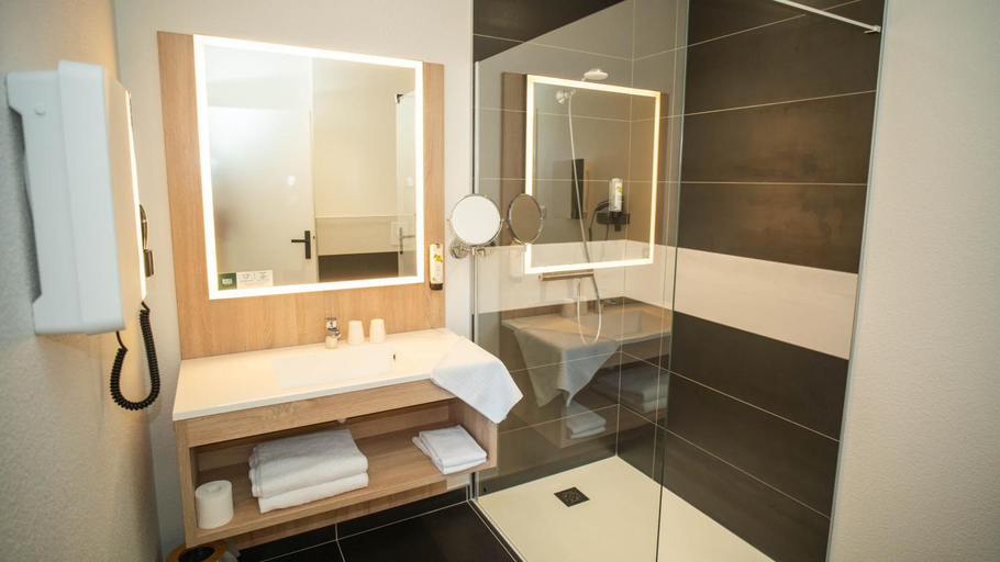 Bathroom 3, Logis Hotel de L'ile Restaurant La Romantica, Meurthe-et-Moselle