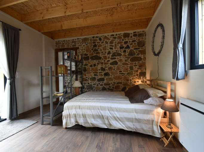 Bedroom 2, Holiday Home Saint-Gilles near Beach, Côtes-d'Armor