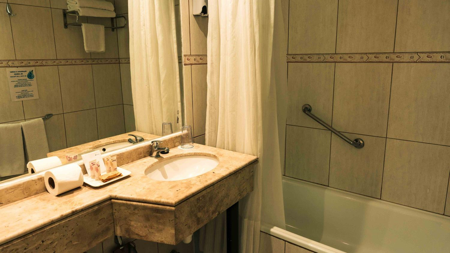 Bathroom 4, Hotel Eurotel El Bosque, Santiago