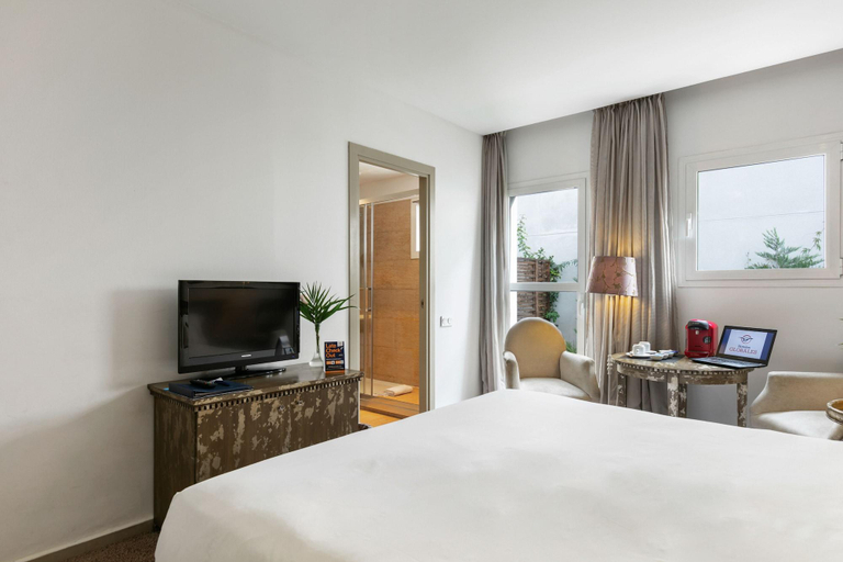 Bedroom 3, Globales Acis y Galatea, Madrid
