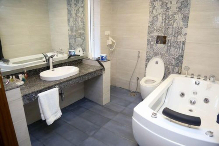 Bathroom 4, Grace Guest House, Islamabad