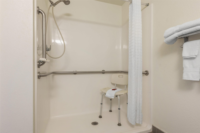 Bathroom 4, SureStay Plus Hotel by Best Western Niagara Falls East, Niagara