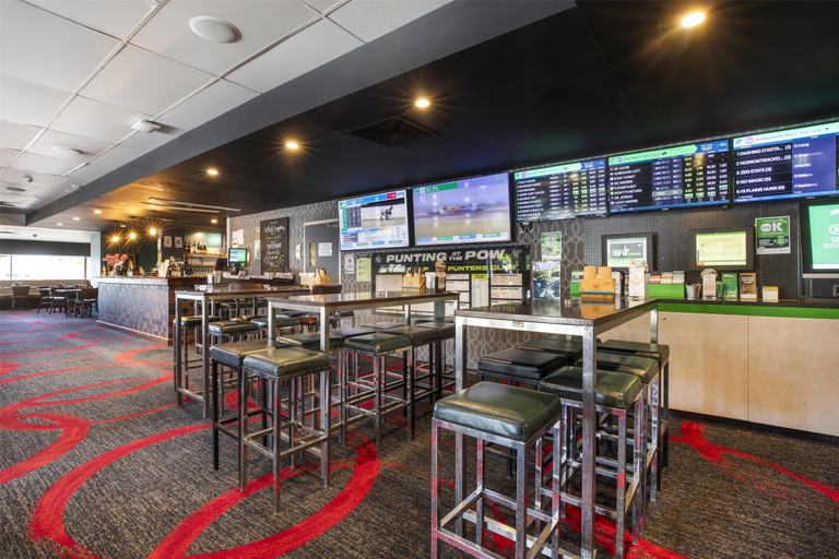 Food & Drinks 5, Nightcap at Prince of Wales Hotel, Nundah