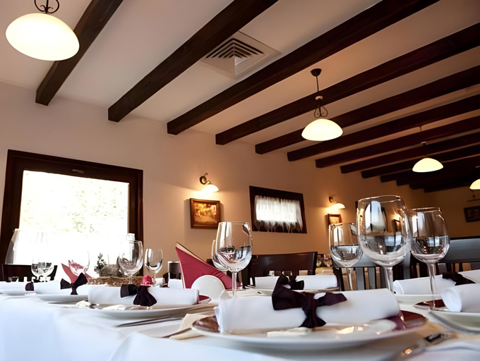 Food & Drinks 5, Hotel Helen, Magura