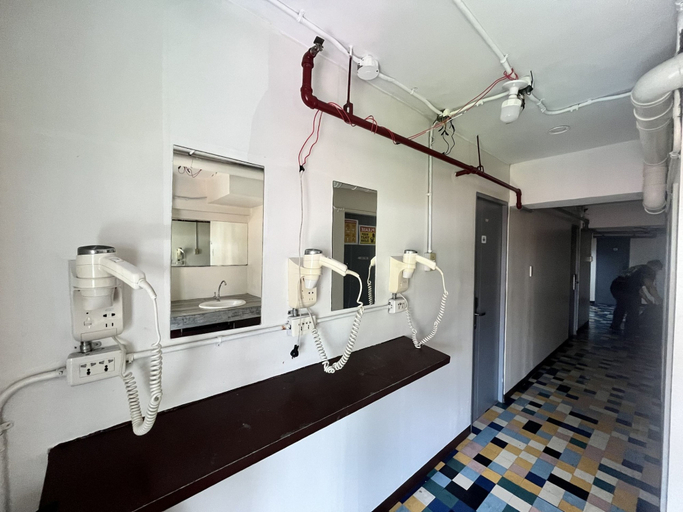 Bathroom 4, Junction Hostel Poblacion Makati Avenue, Makati City