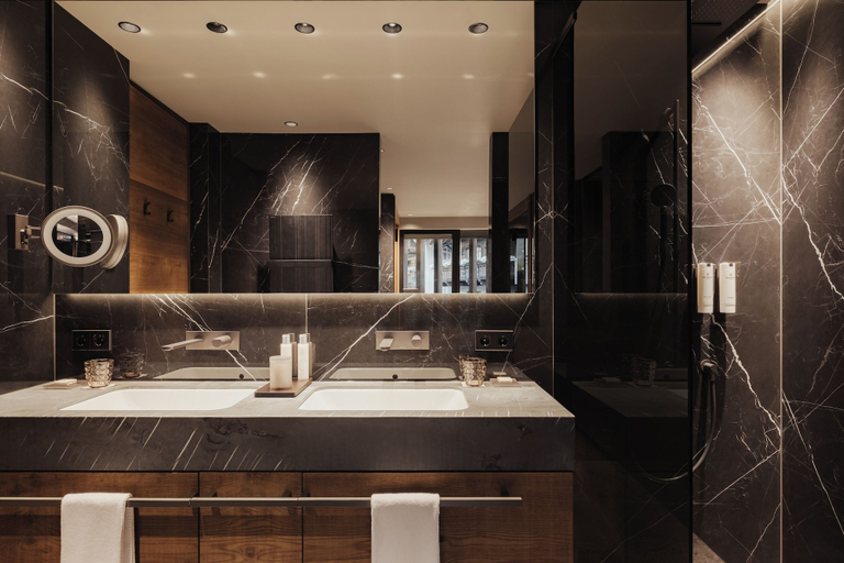 Bathroom 4, Gardena Grödnerhof Hotel & Spa, Bolzano